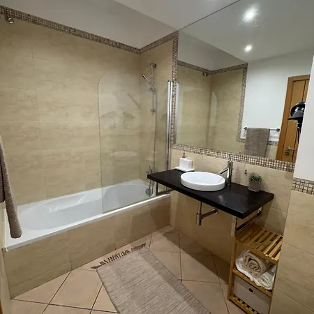 Altumar T2 Apartment
